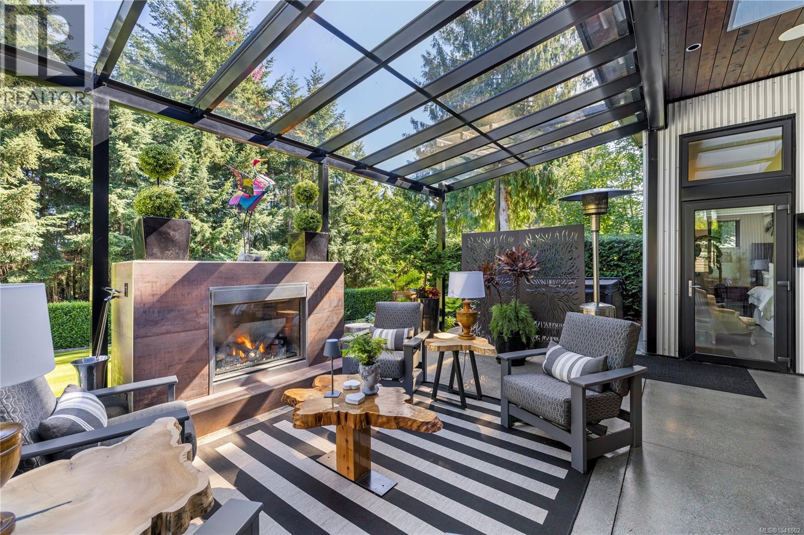 163 Sunningdale Rd E, Qualicum Beach