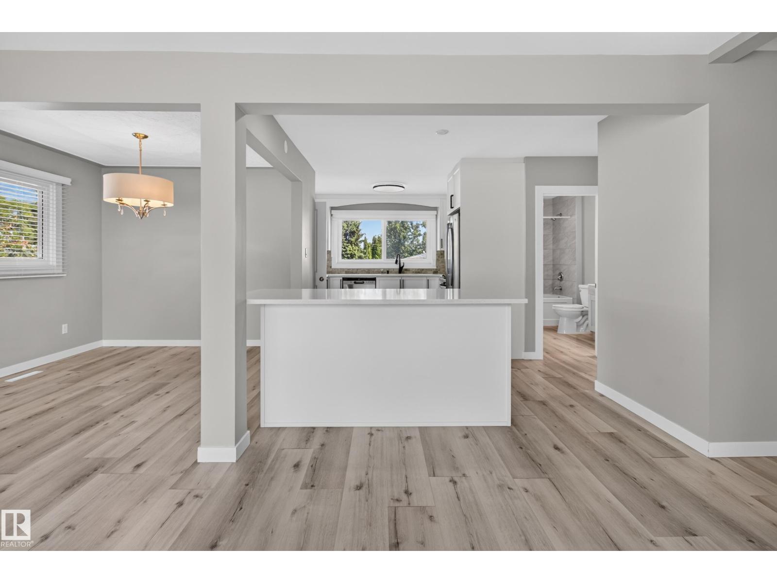 7108 90 AV NW - Image 17