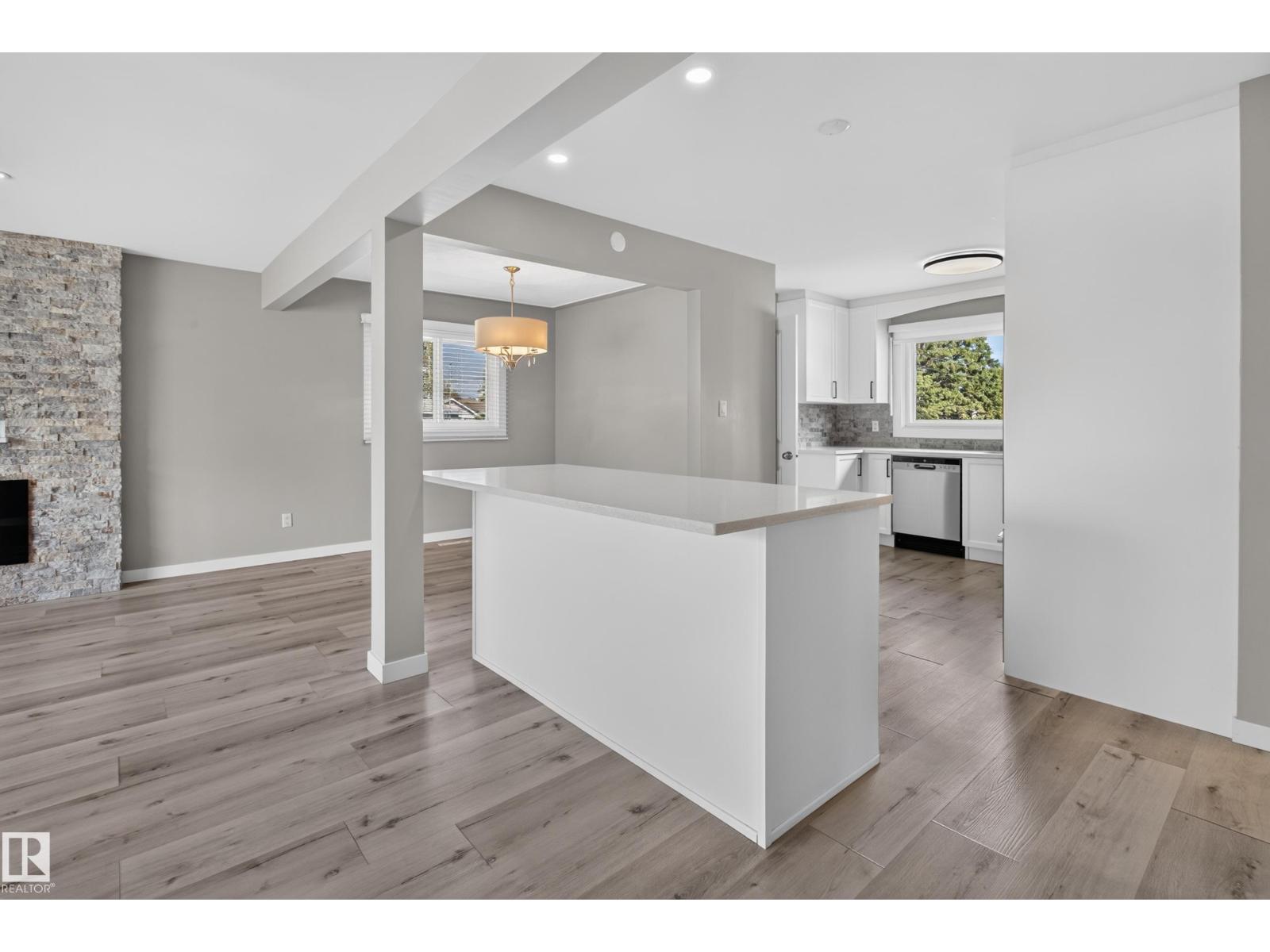 7108 90 AV NW - 18