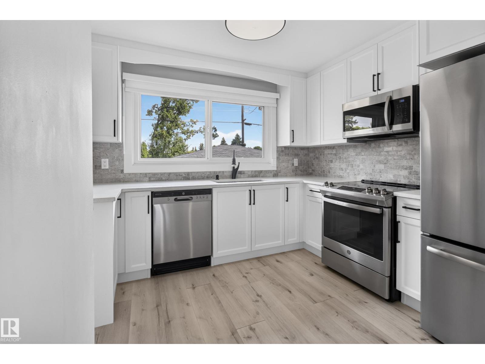 7108 90 AV NW - Image 21