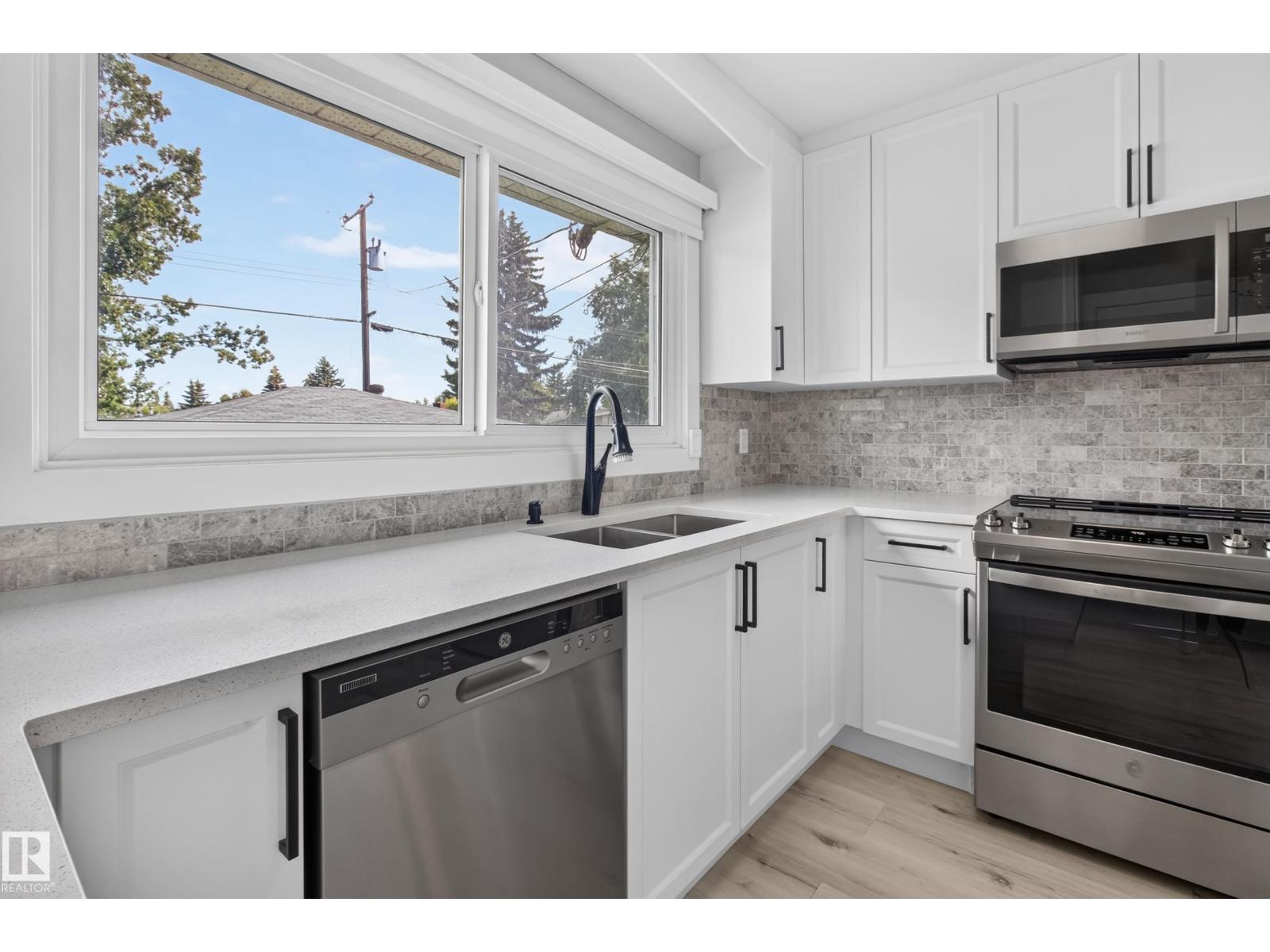 7108 90 AV NW - Image 25