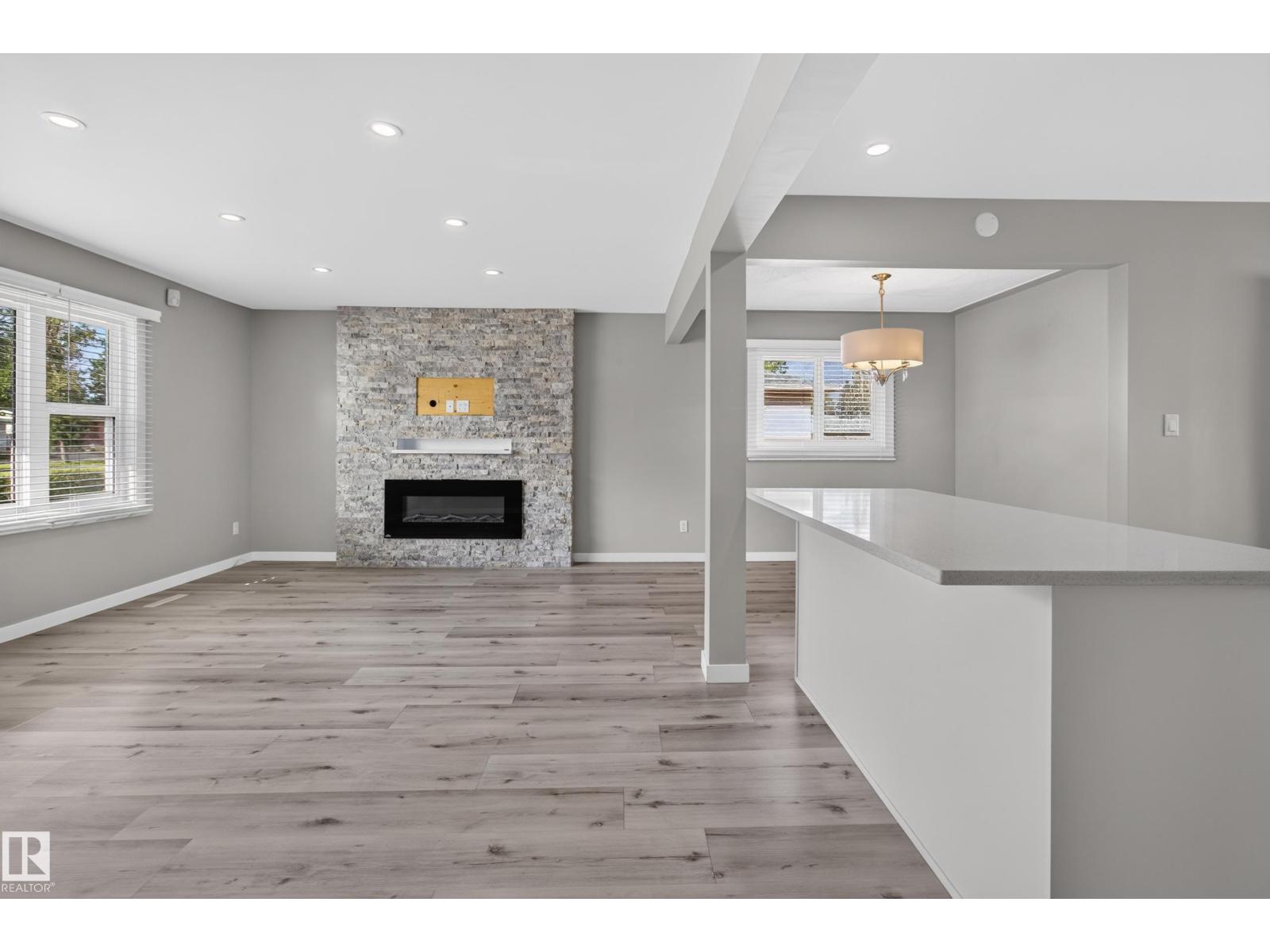 7108 90 AV NW - Image 10