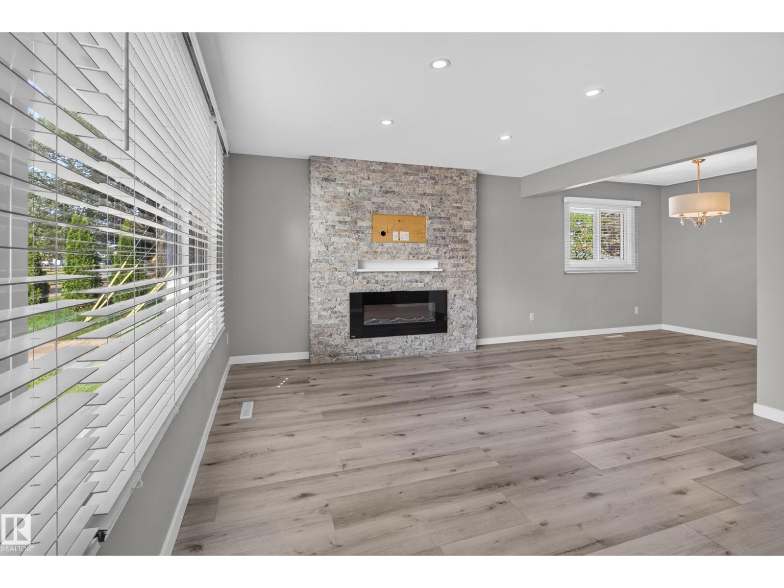 7108 90 AV NW - Image 12