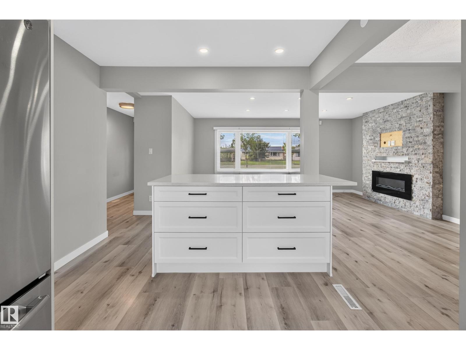 7108 90 AV NW - 20