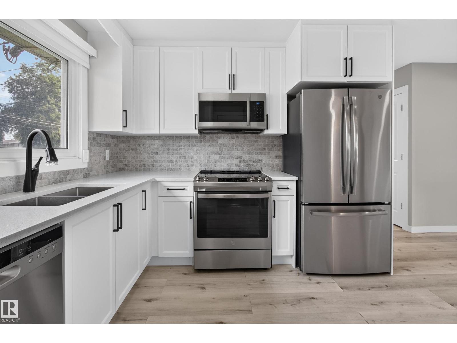 7108 90 AV NW - Image 24