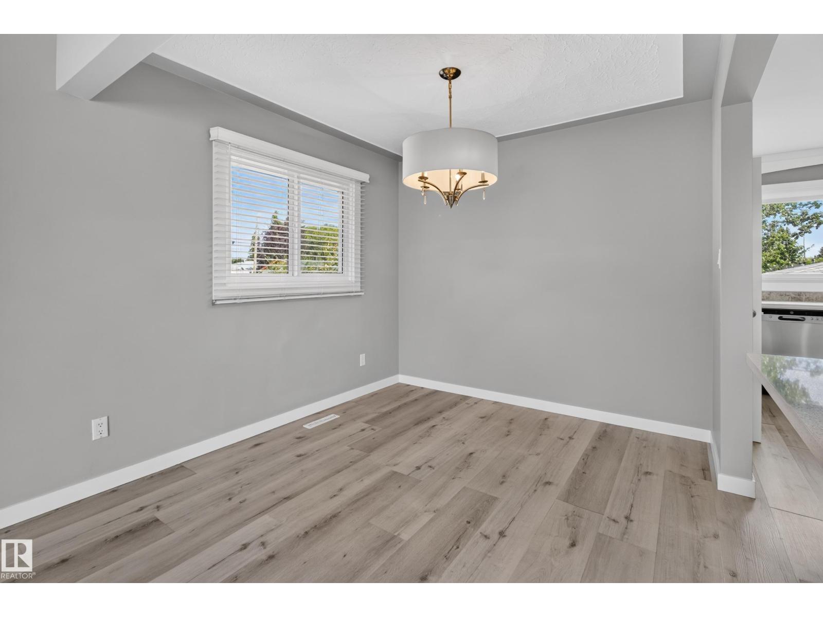 7108 90 AV NW - Image 15