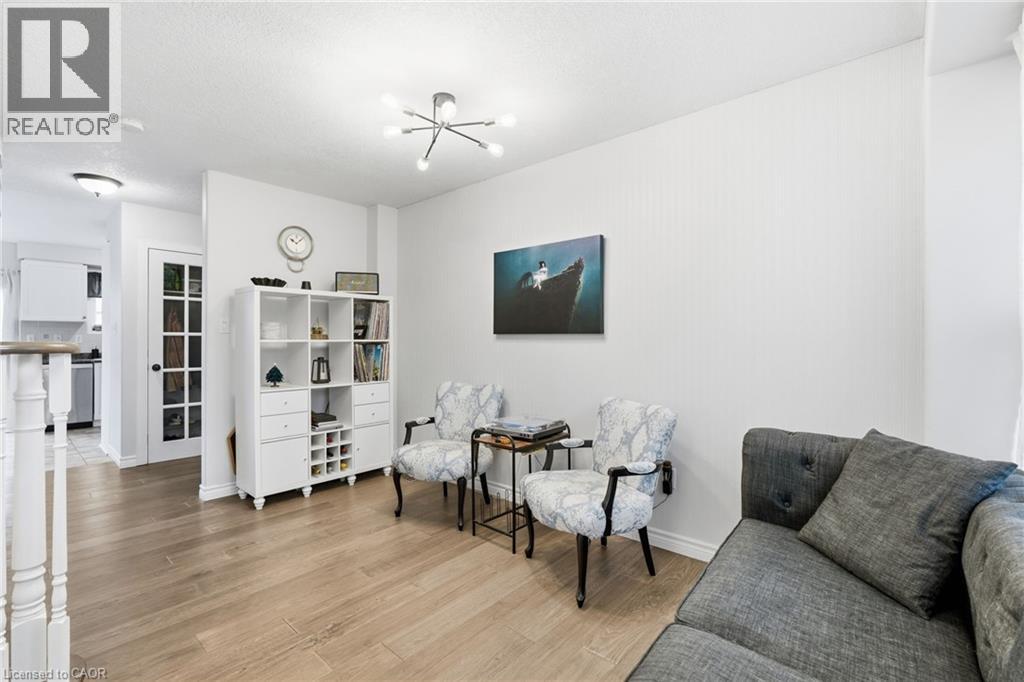 141 CLEGHORN Drive - 5
