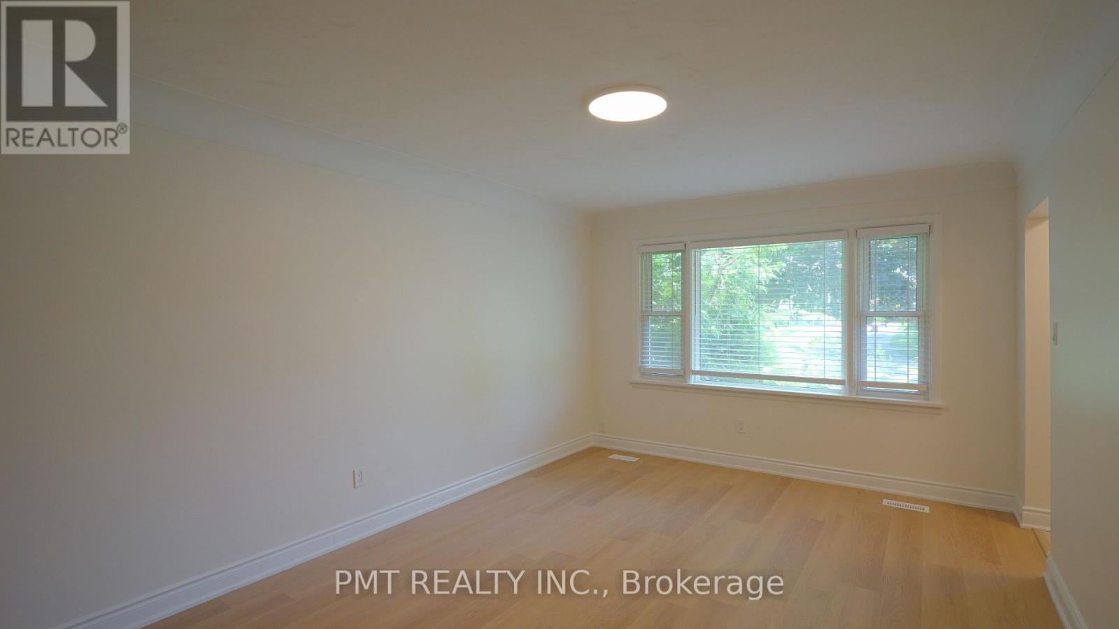 143 ELGIN CRESCENT — photo 3