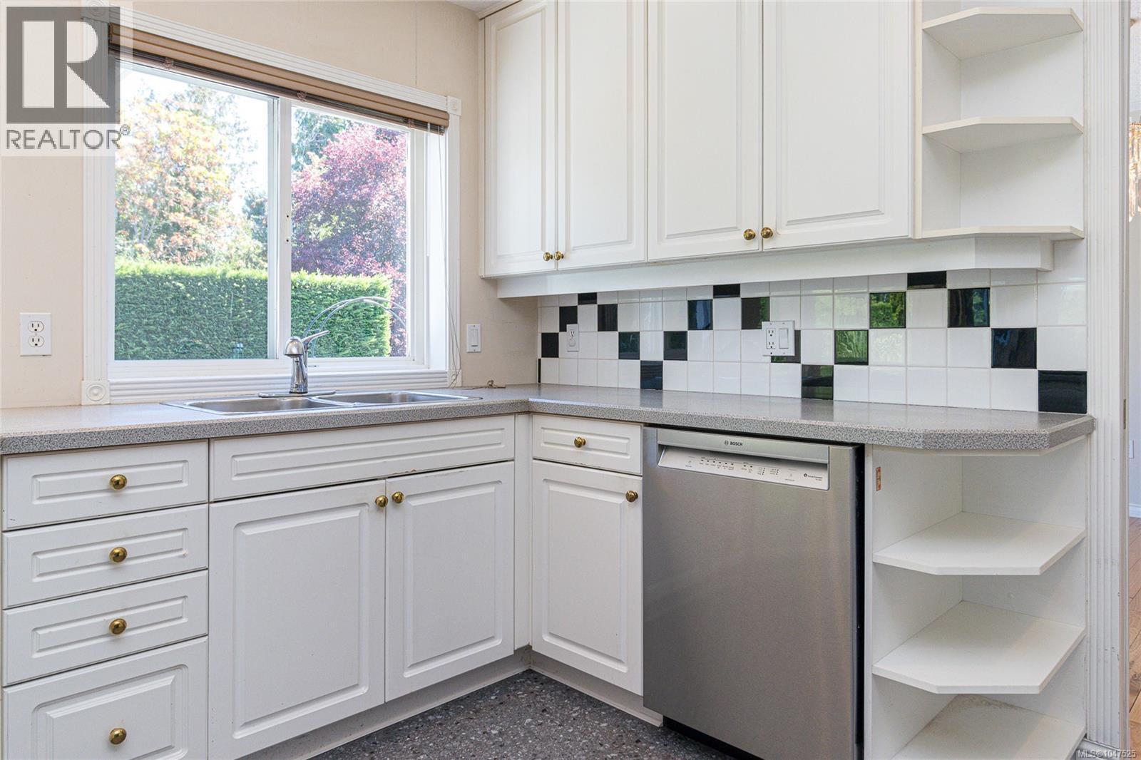 9243 Mainwaring Rd - Image 17