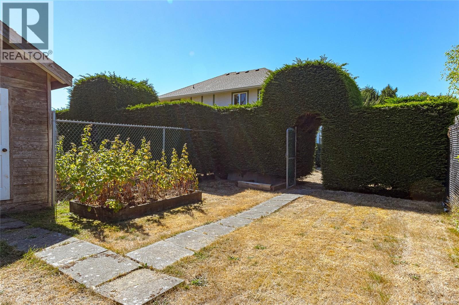 9243 Mainwaring Rd - Image 43