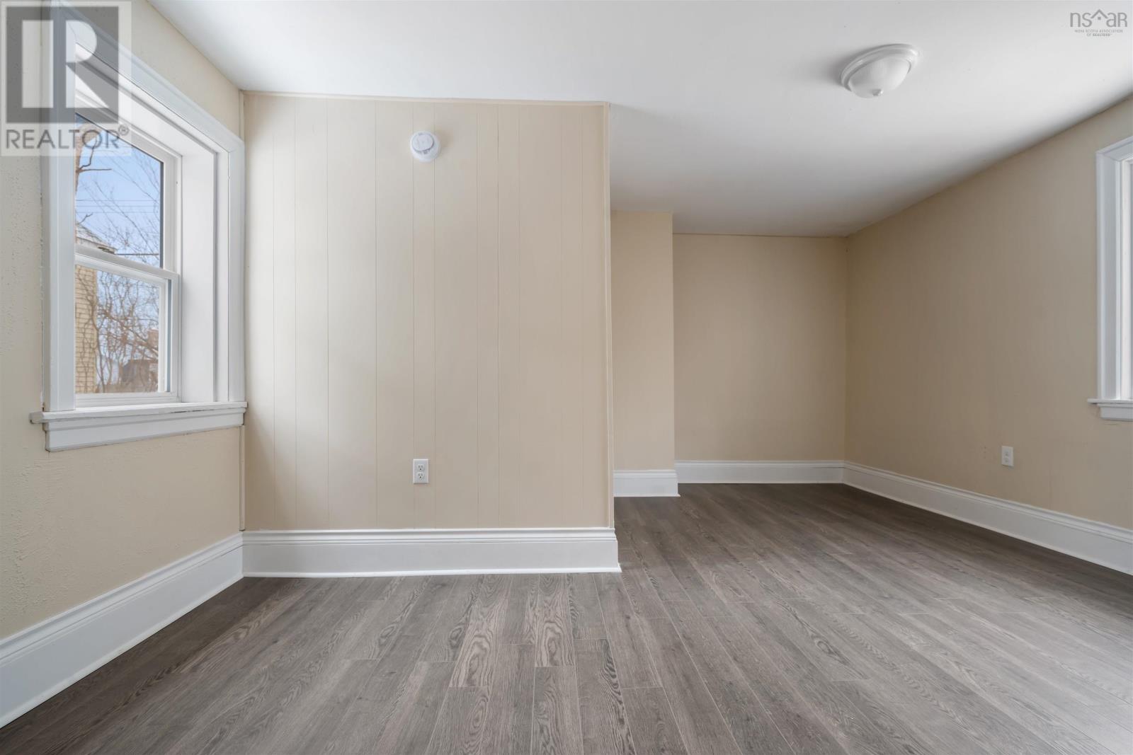 34 A & B St Mary's Street - 32