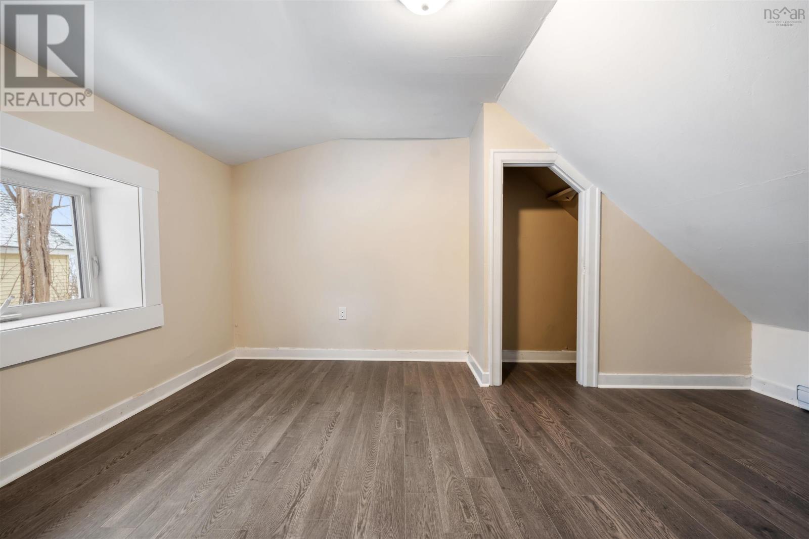 34 A & B St Mary's Street - 40
