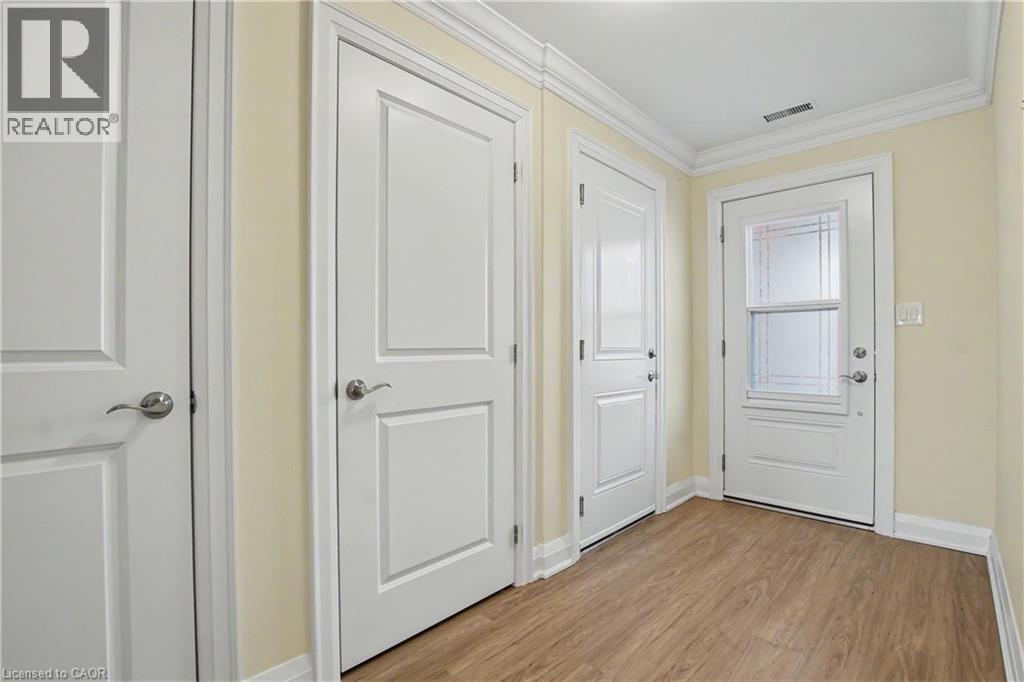 22 SISTER KERN Terrace - Image 4