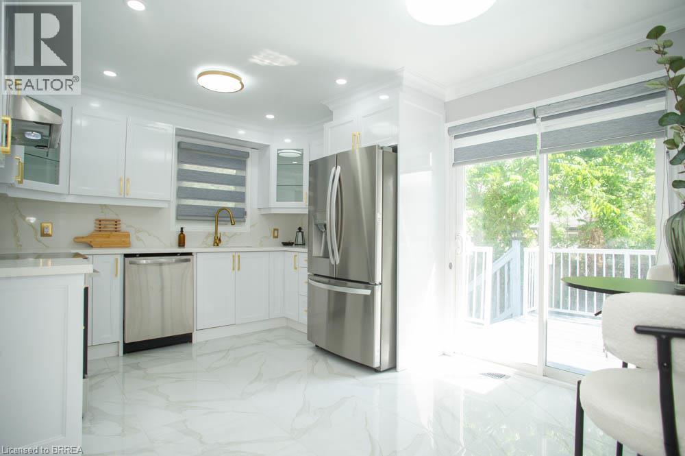 61 LESLIE Avenue - Image 13