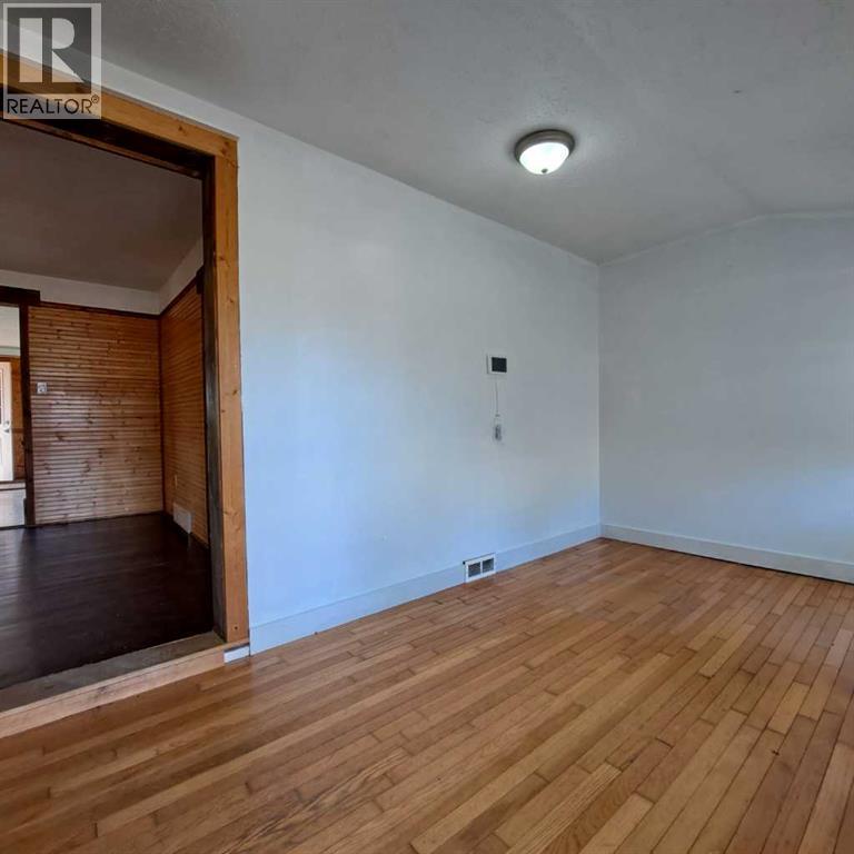 5308 49 Avenue - 7