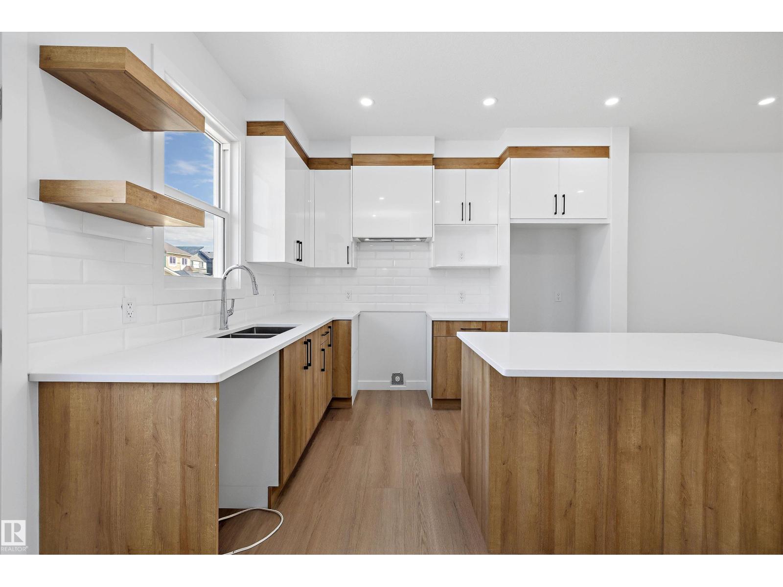 523 Robinson BV - Image 13