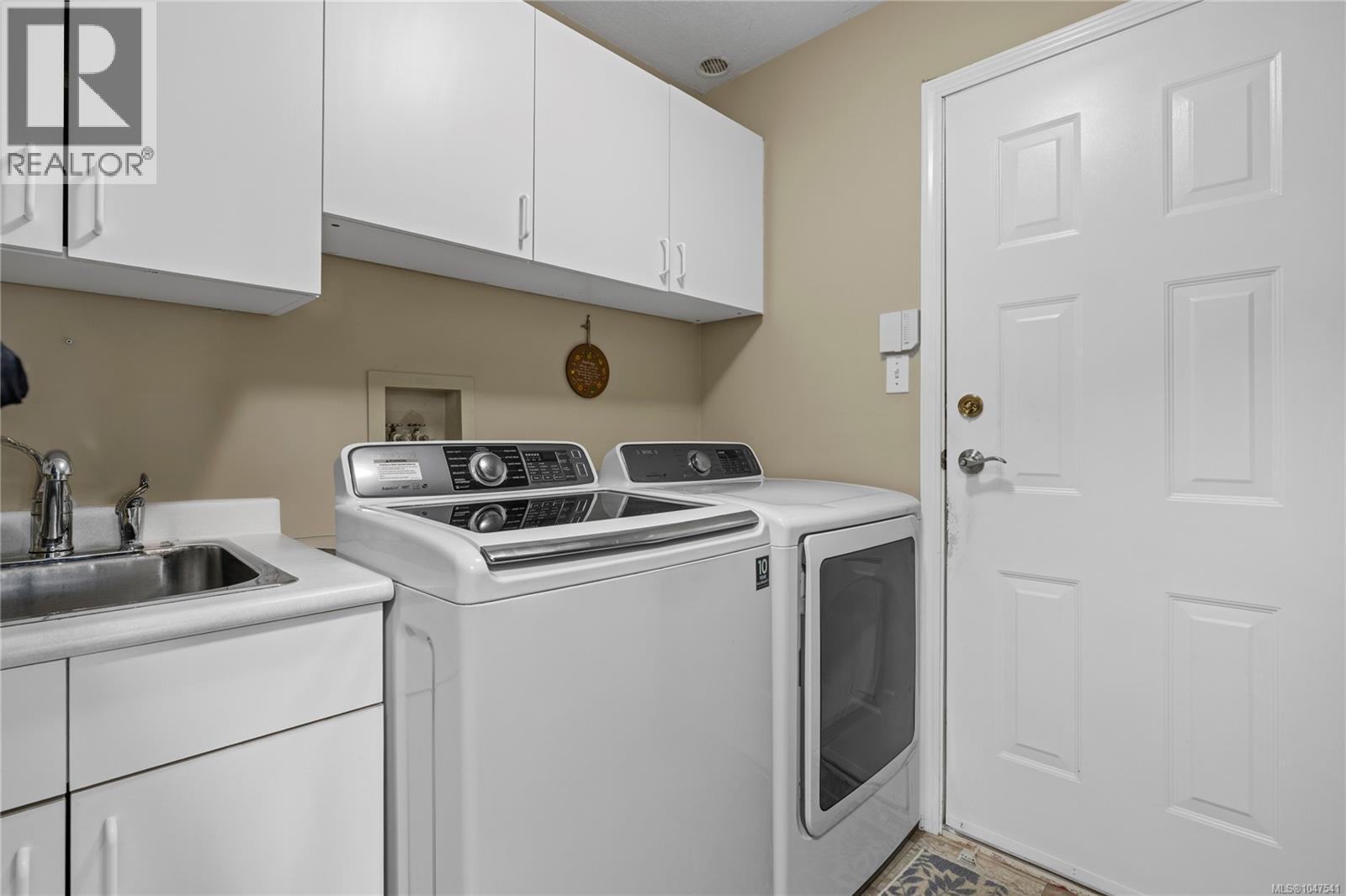 521 Birch Ave, Qualicum Beach