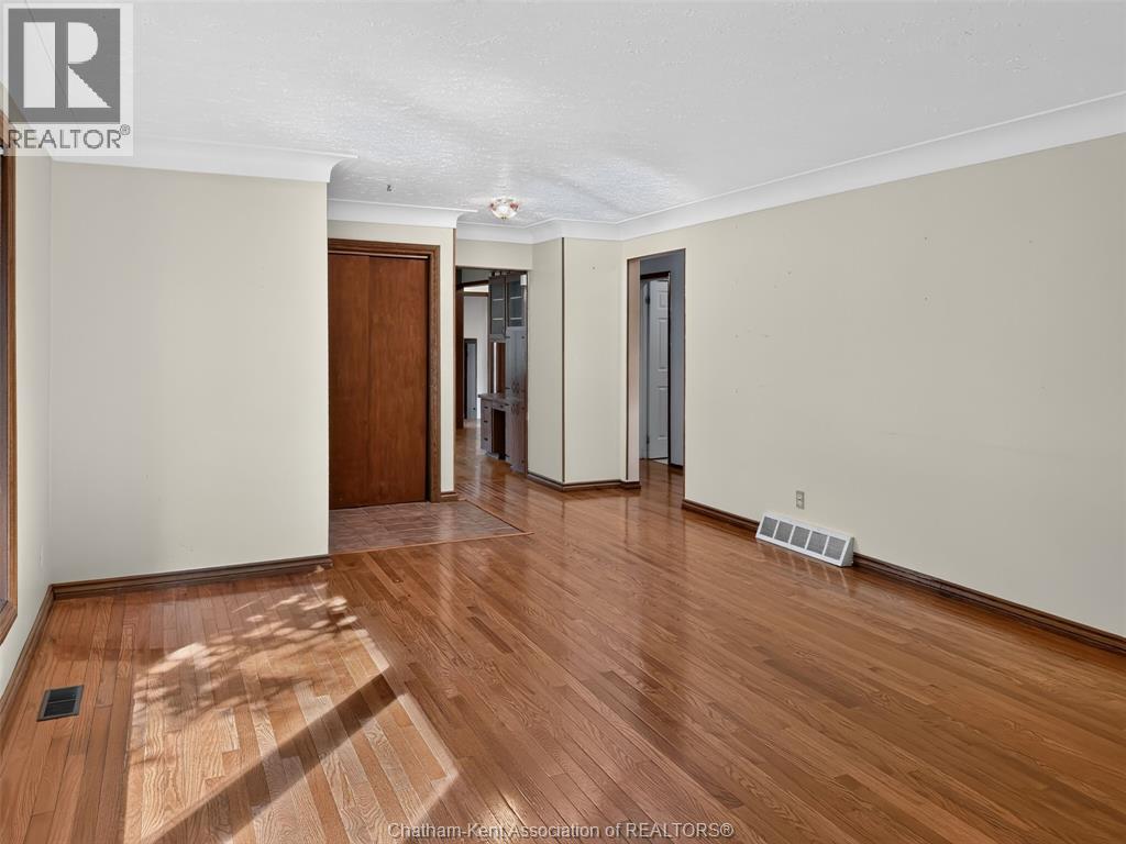 10156 Longwoods ROAD - Image 12