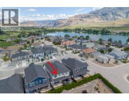 5pc Ensuite bath - 387 Chardonnay Avenue, Oliver, BC V0H1T4 Photo 6