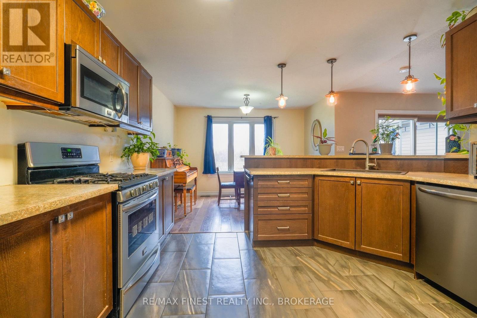 23 CREIGHTON DRIVE - Image 4