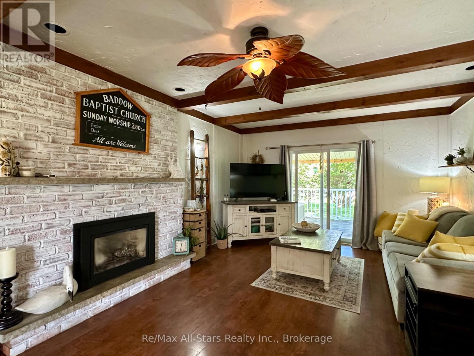 4 WARNICA DRIVE - 21