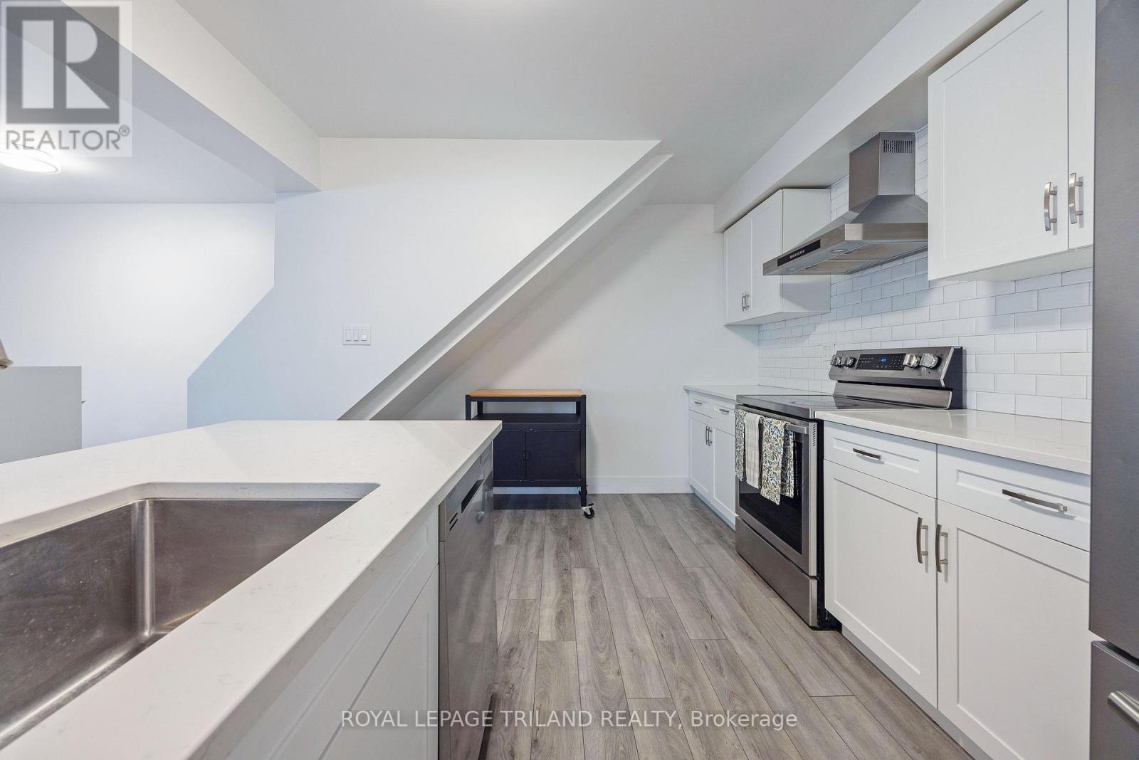 #26 105 ANDOVER DRIVE - Image 14
