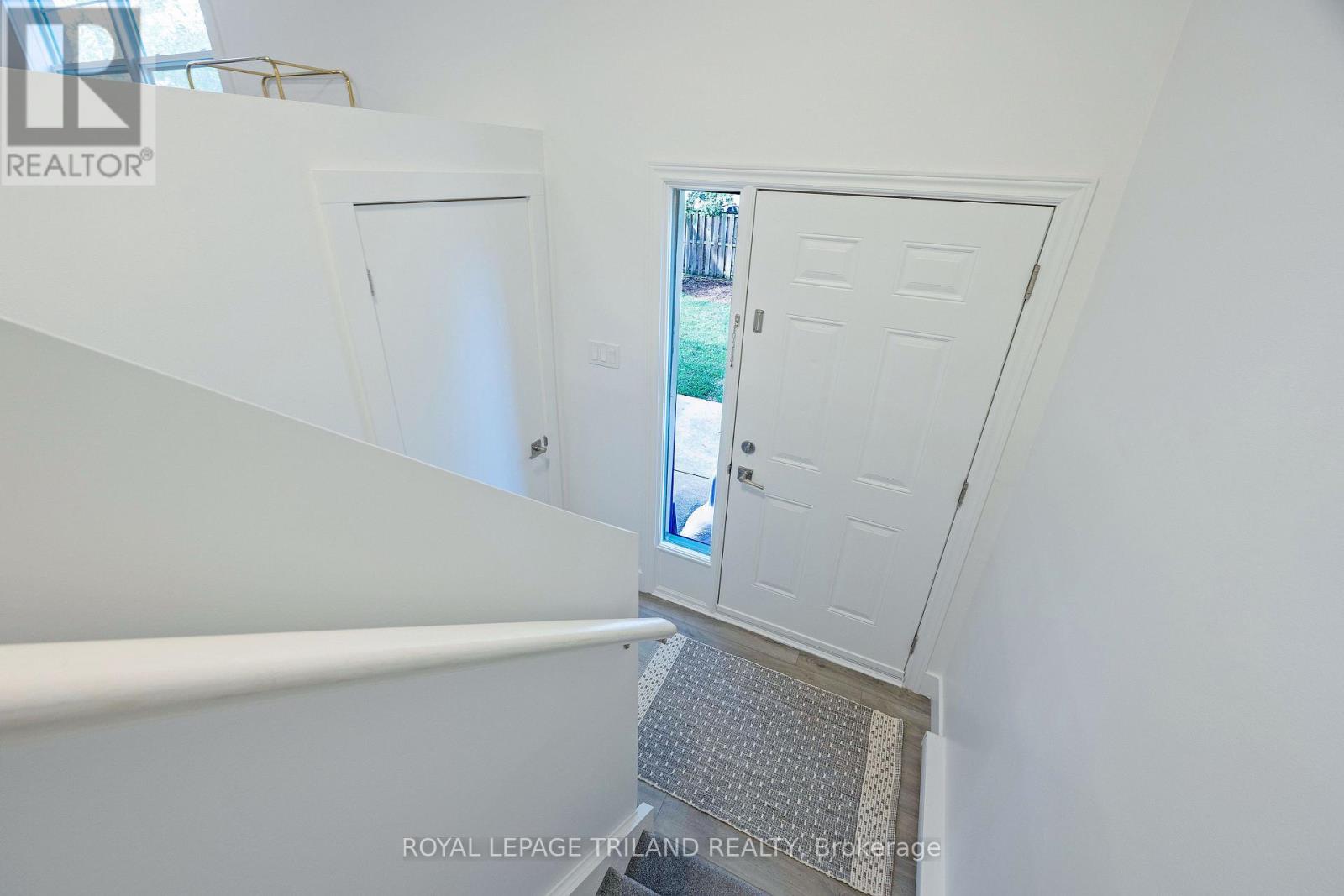 #26 105 ANDOVER DRIVE - Image 4