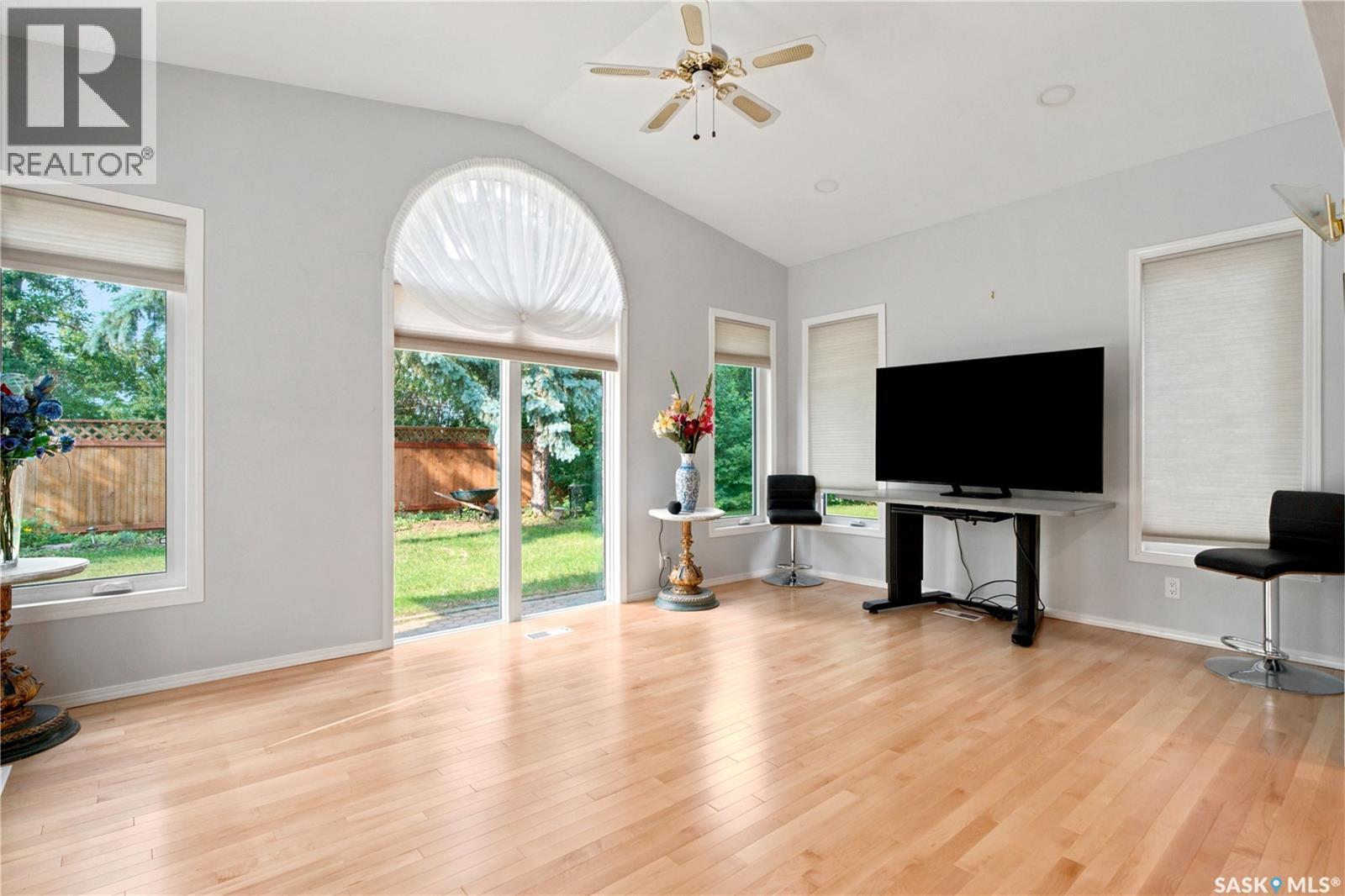 225 Clearwater COURT - Image 28