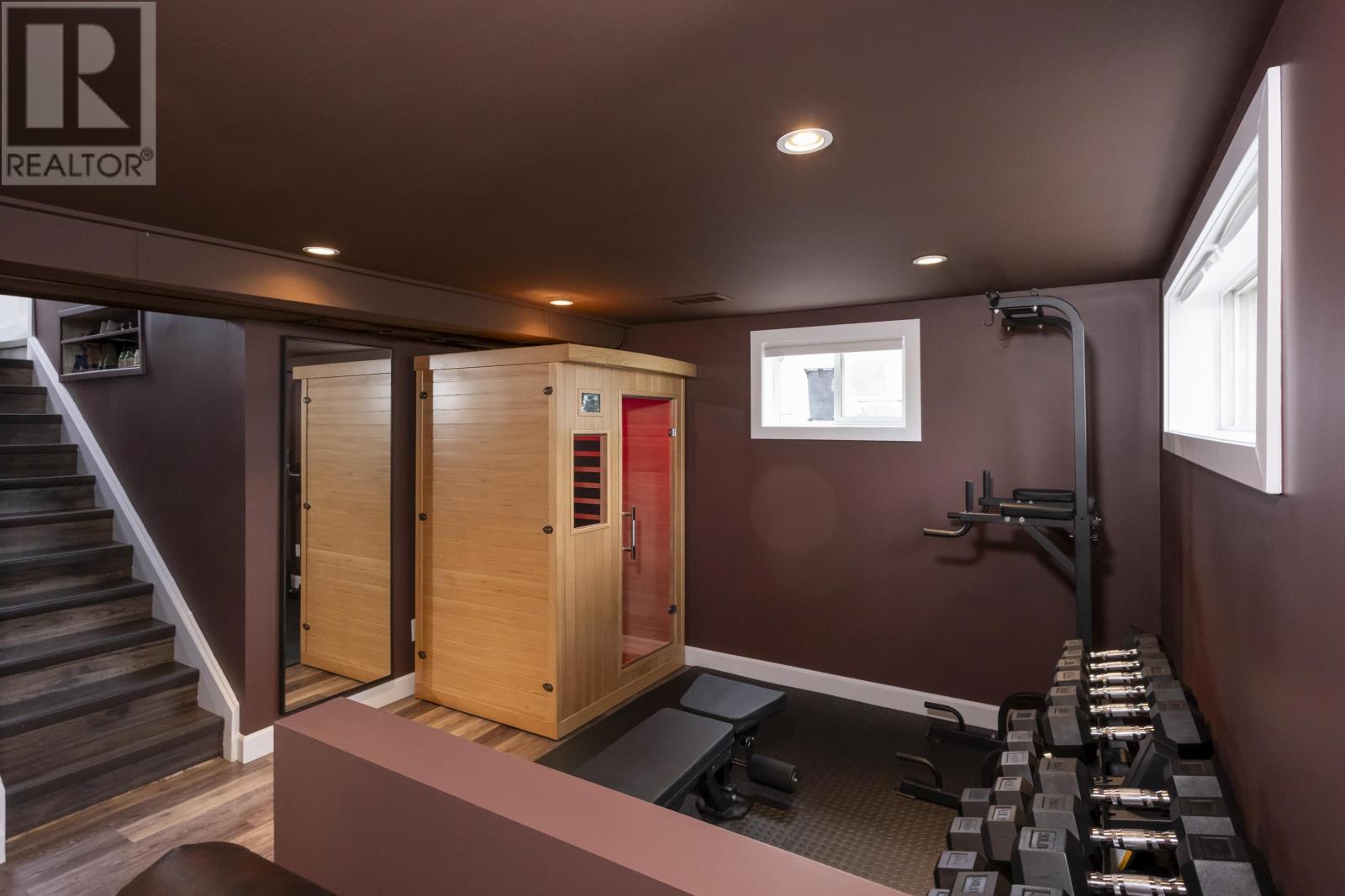 2035 Hamilton AVE - Image 32