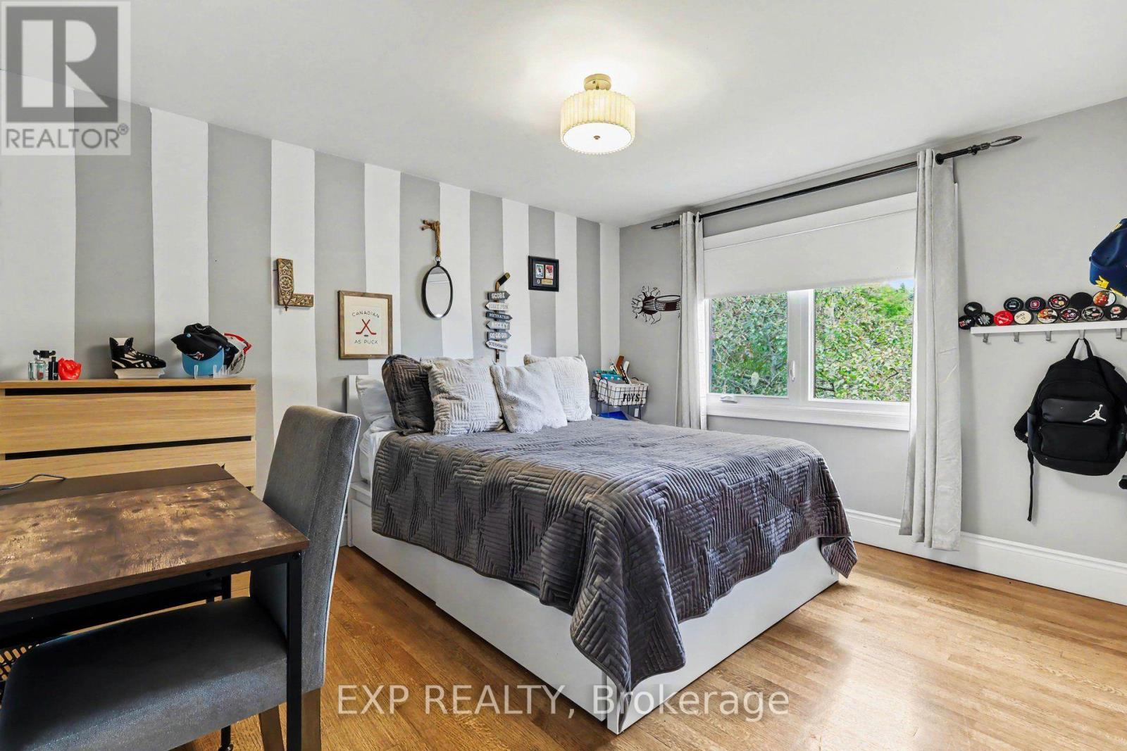 40 EPWORTH AVENUE - 27