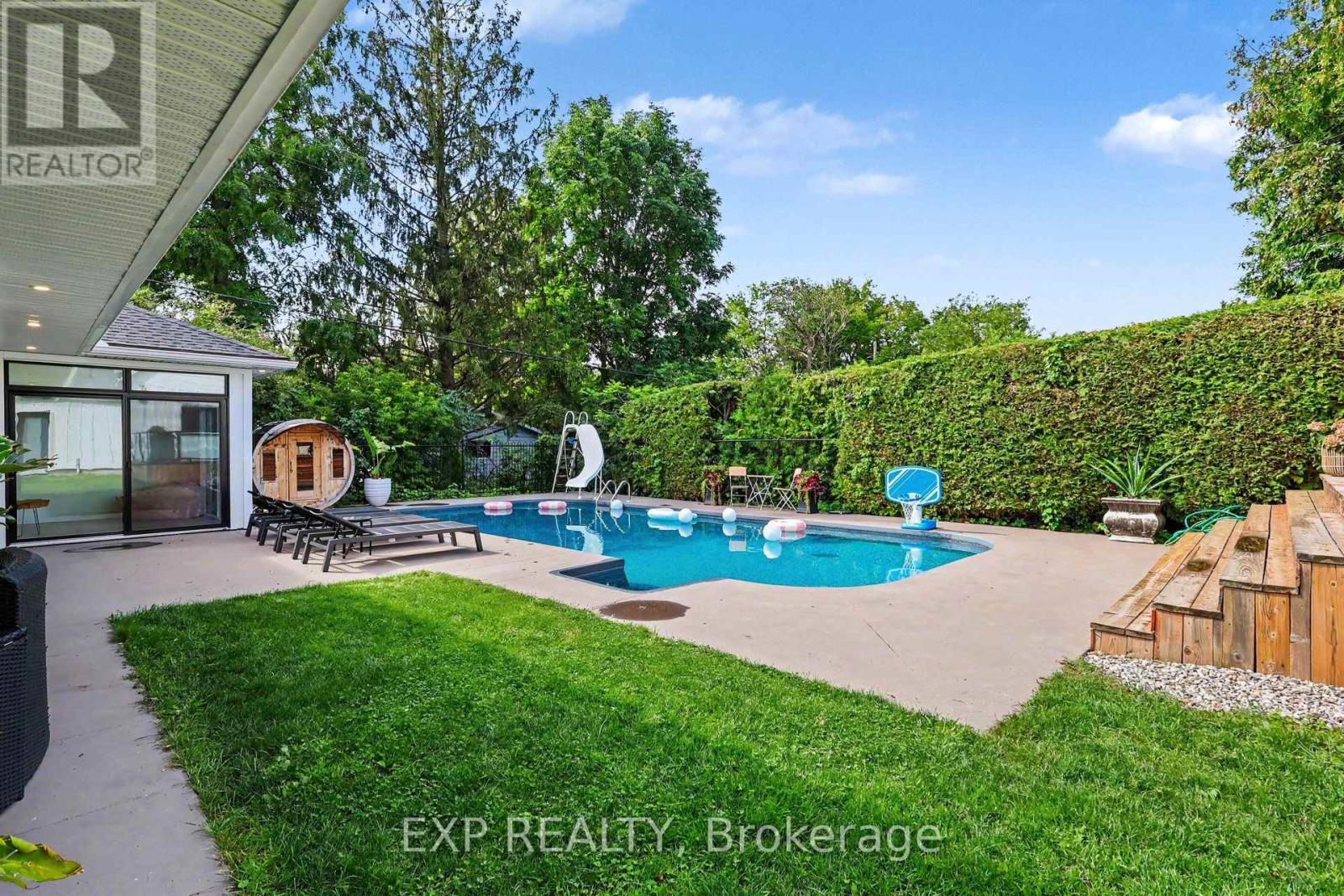 40 EPWORTH AVENUE - 32