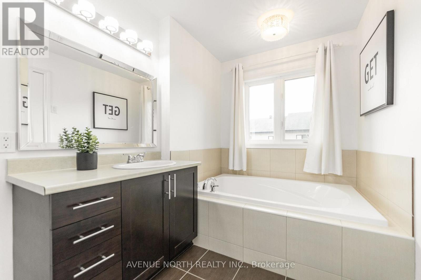 345 COOKS MILL CRESCENT - Image 31