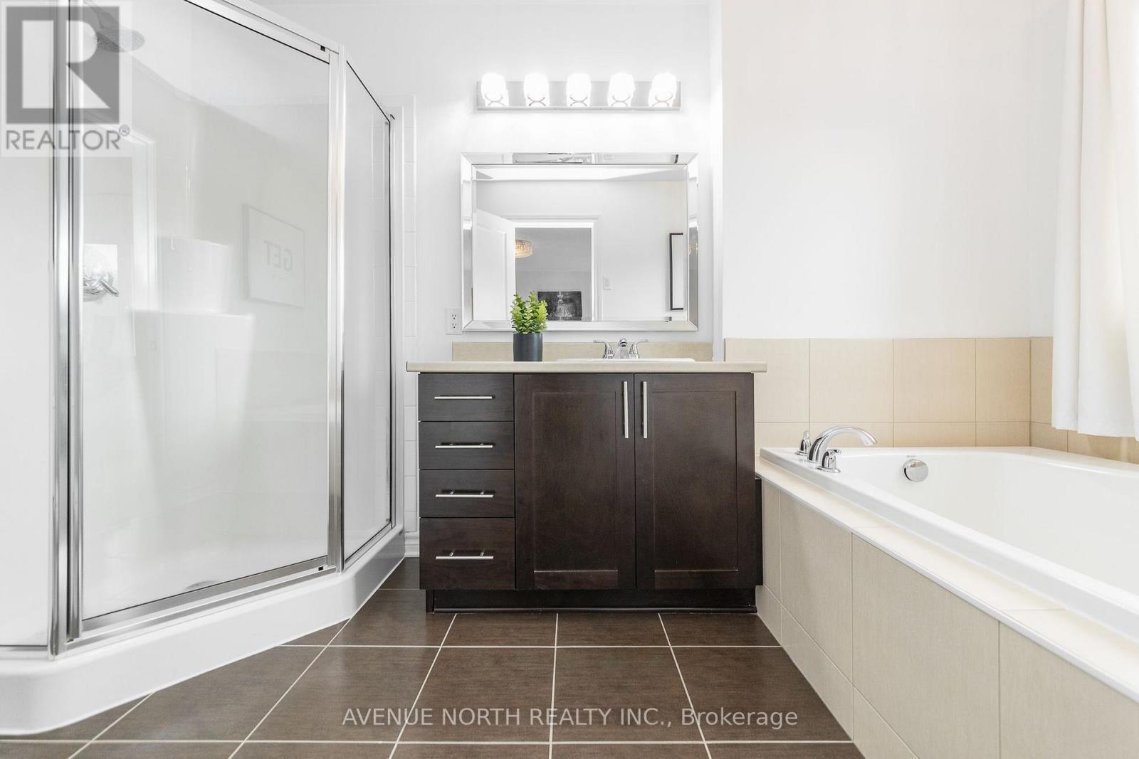 345 COOKS MILL CRESCENT - Image 33