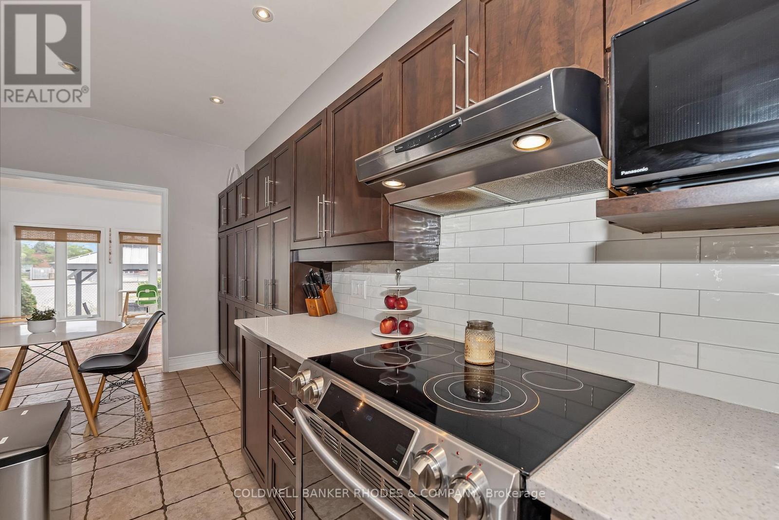 1859 HENNESSY CRESCENT - 13