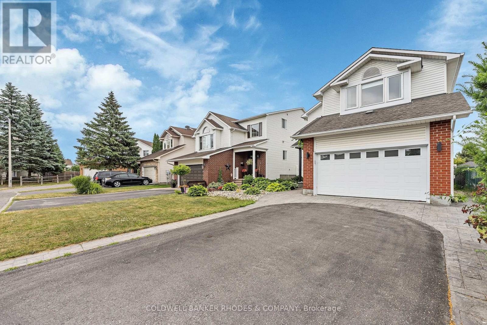 1859 HENNESSY CRESCENT - 2