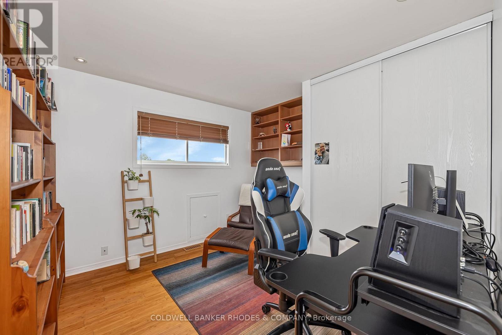 1859 HENNESSY CRESCENT - 20