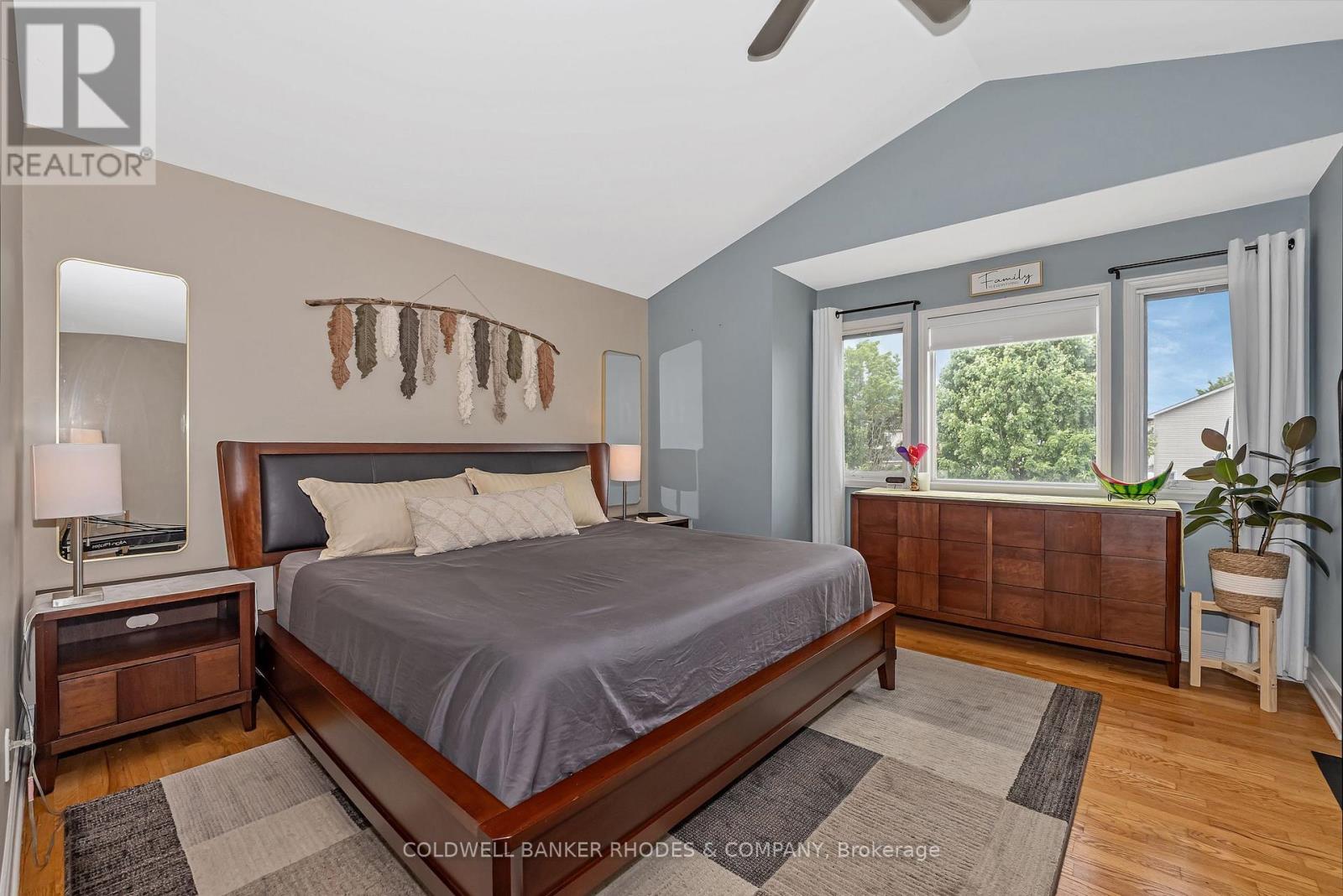 1859 HENNESSY CRESCENT - 22