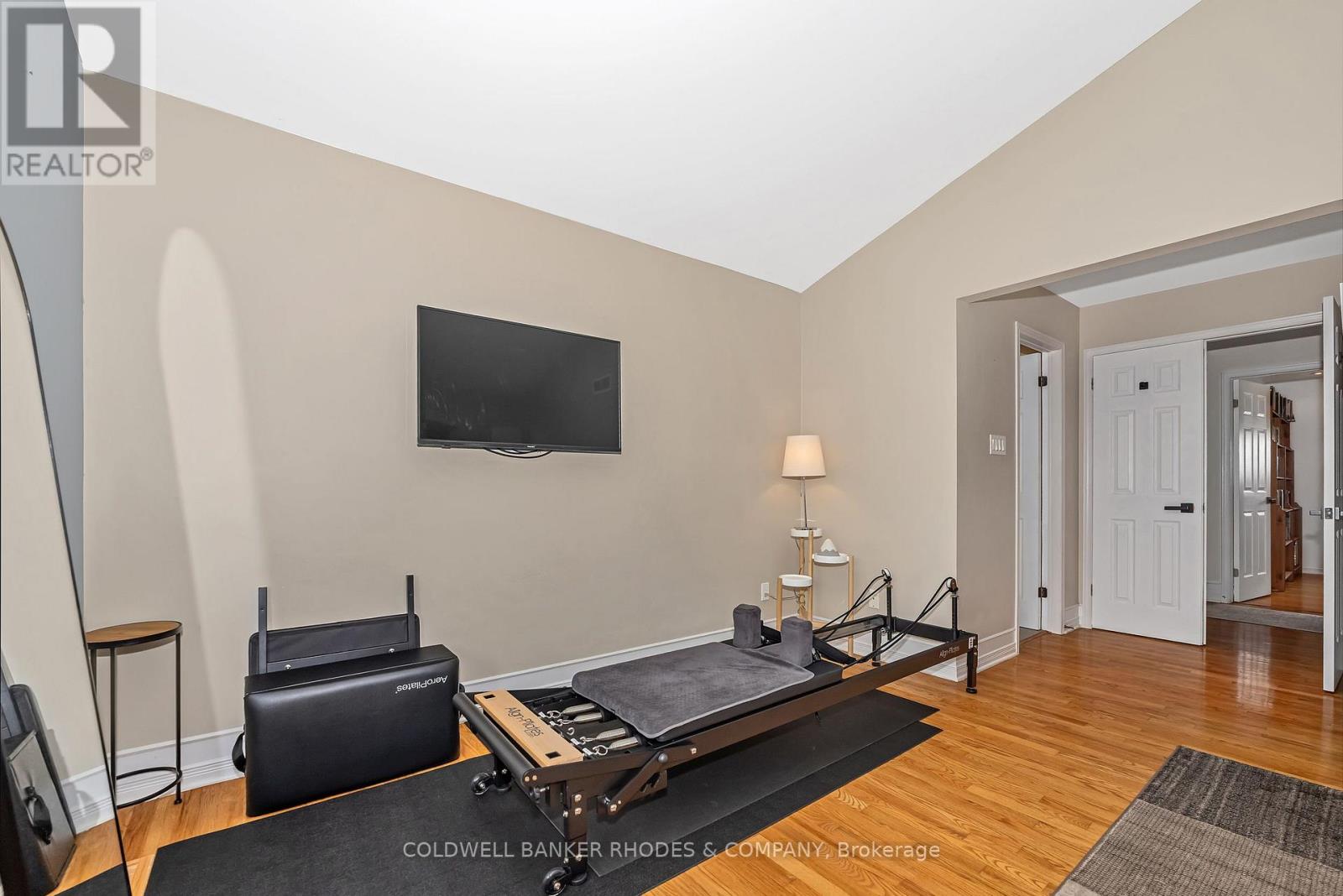 1859 HENNESSY CRESCENT - 23