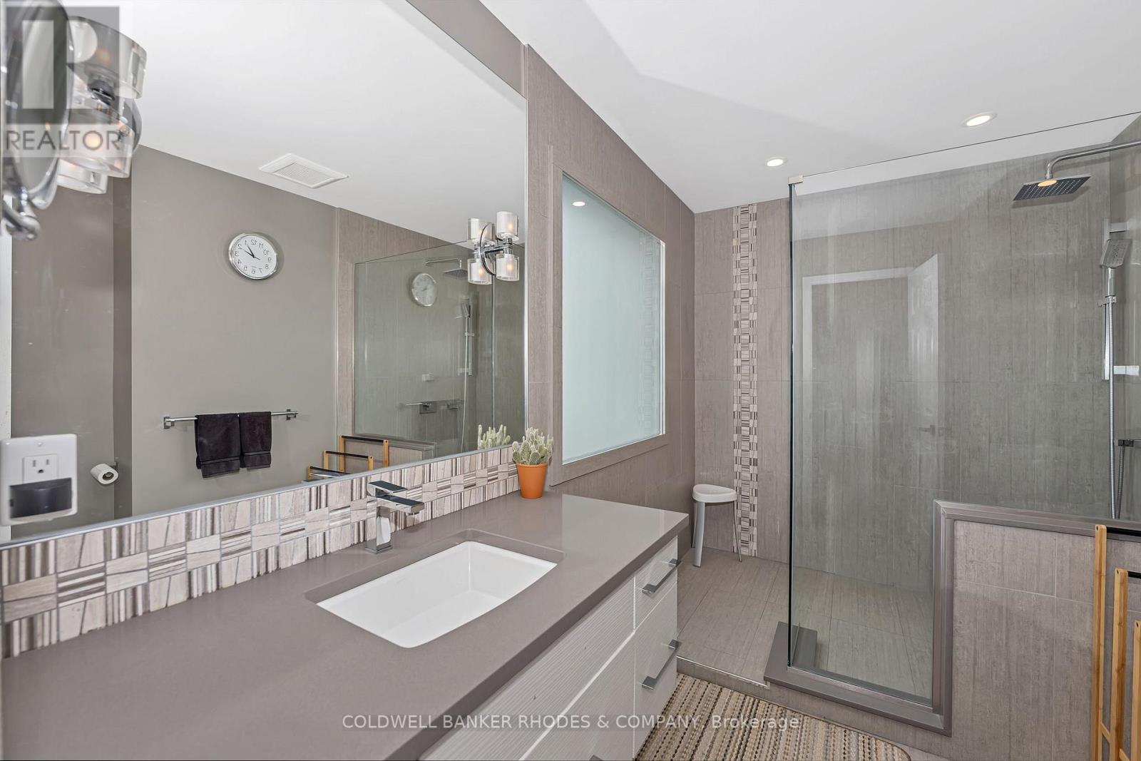 1859 HENNESSY CRESCENT - Image 24