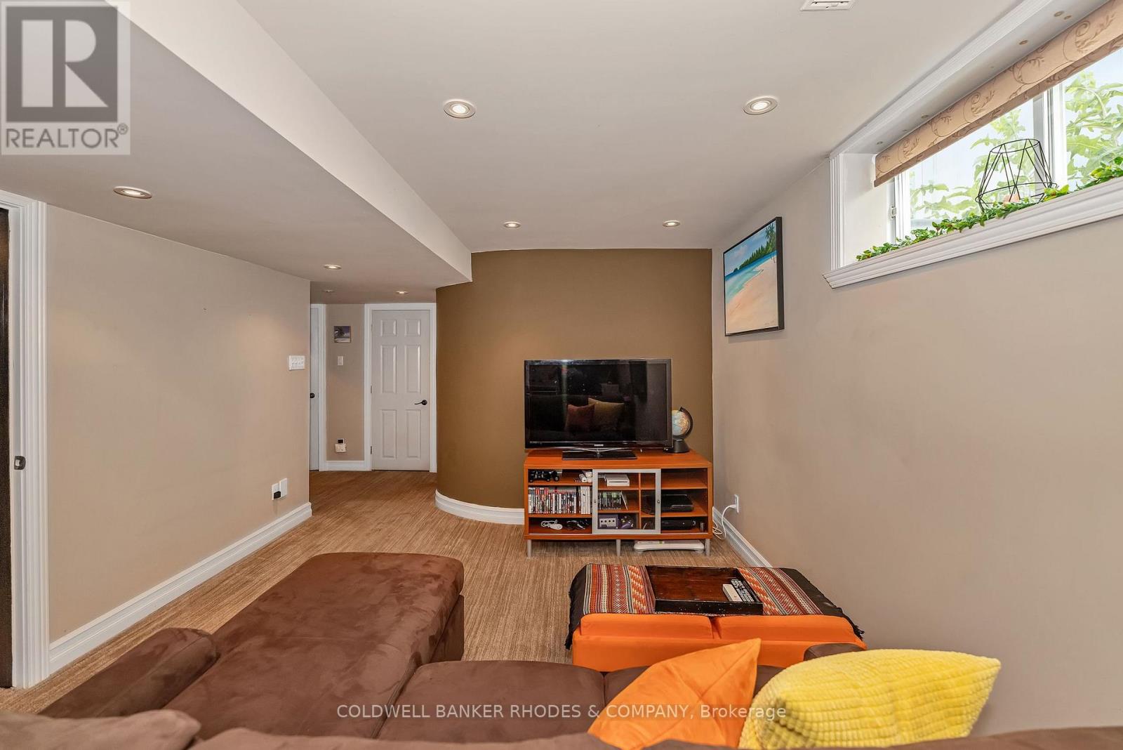 1859 HENNESSY CRESCENT - Image 27