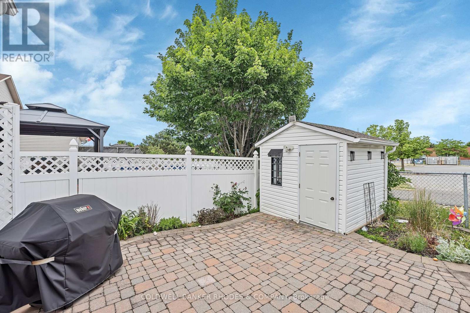 1859 HENNESSY CRESCENT - 30