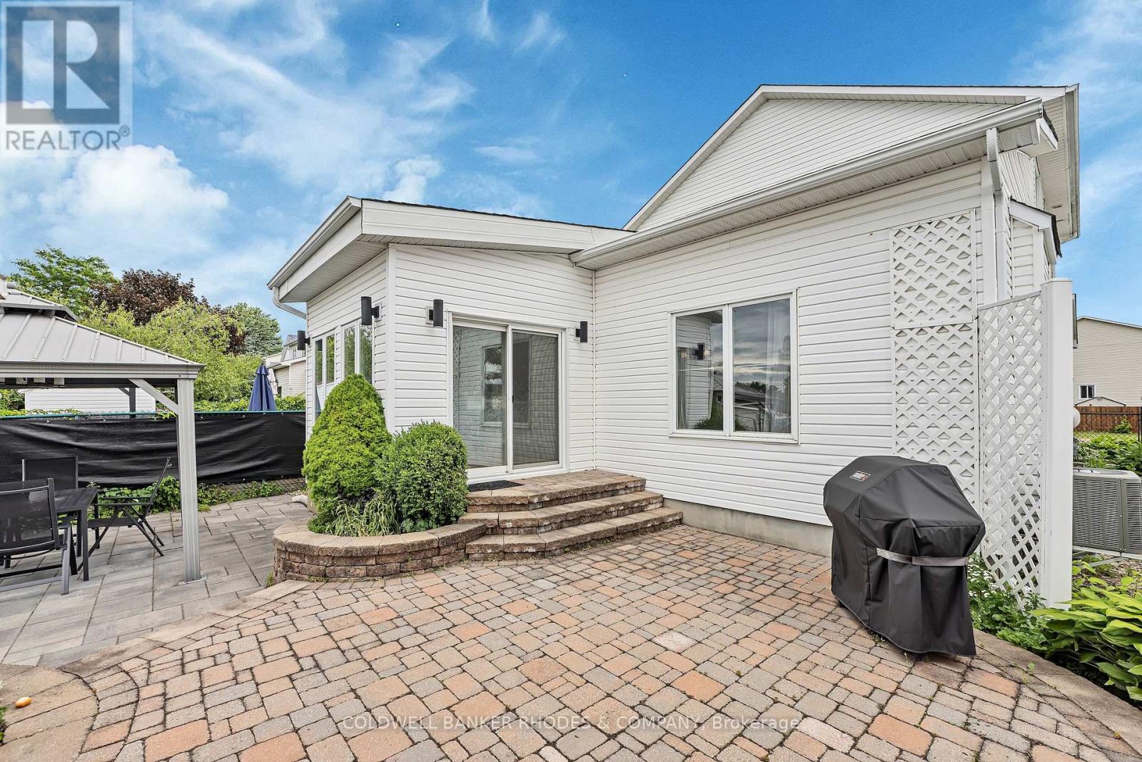 1859 HENNESSY CRESCENT - Image 31