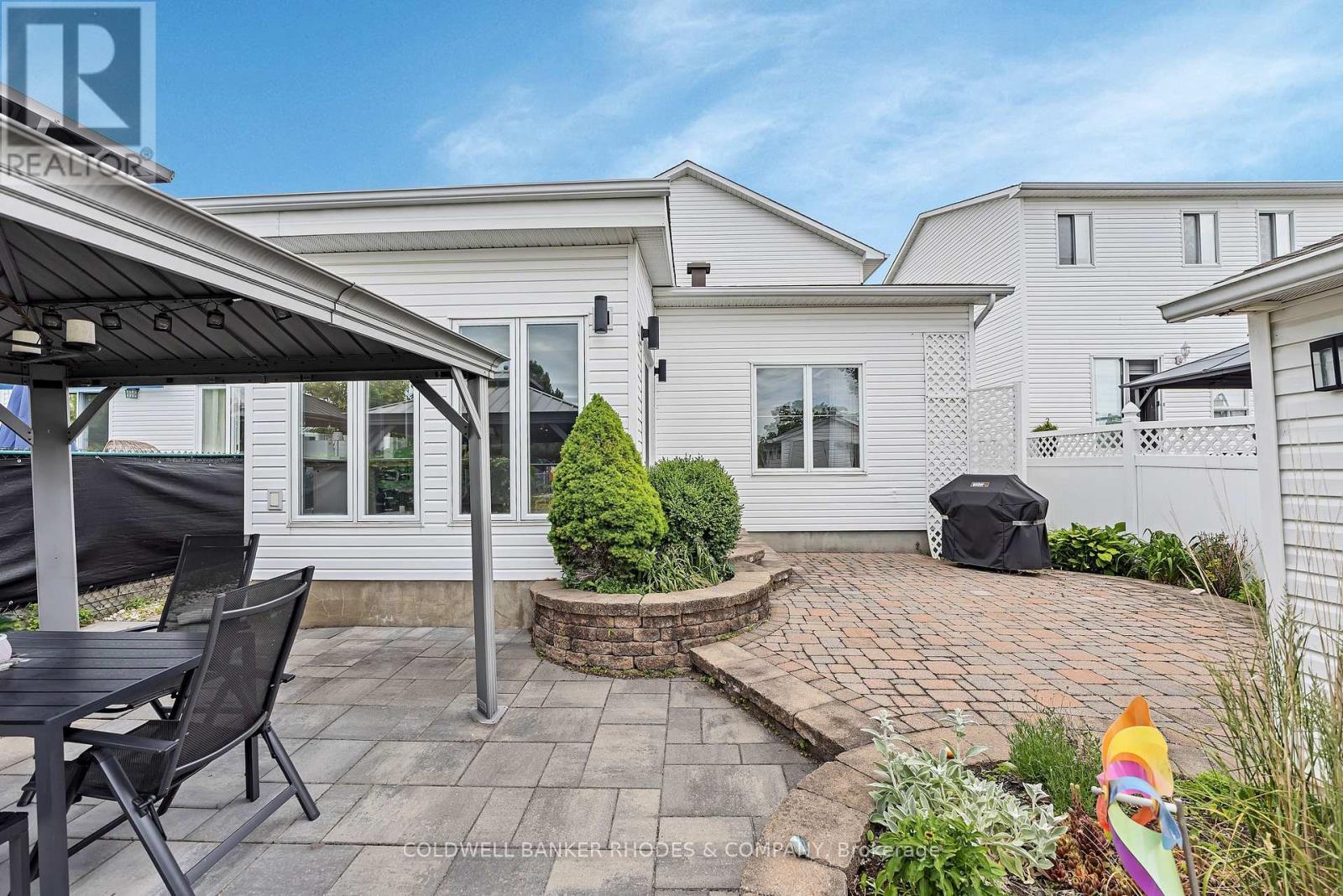 1859 HENNESSY CRESCENT - Image 33