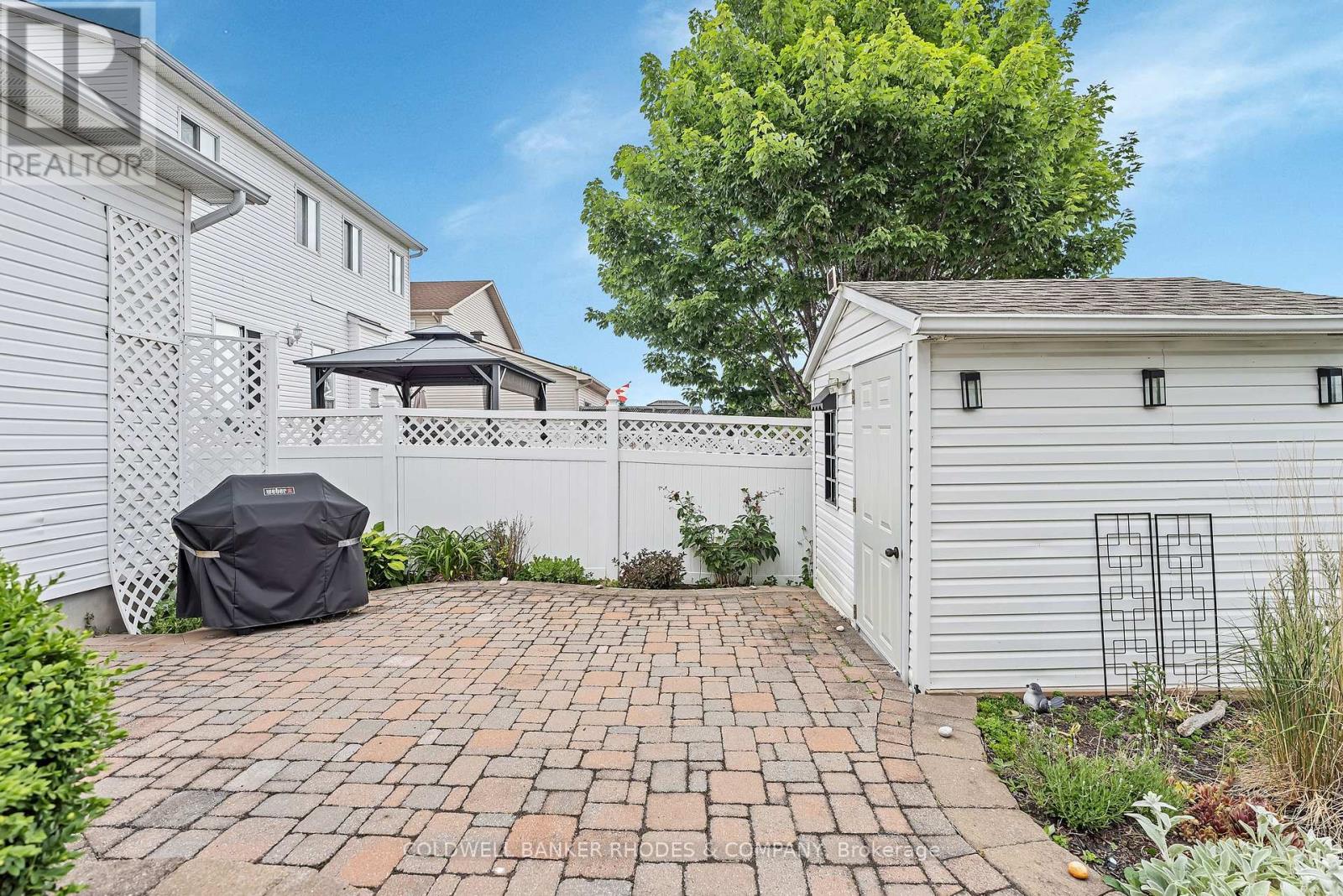 1859 HENNESSY CRESCENT - 35