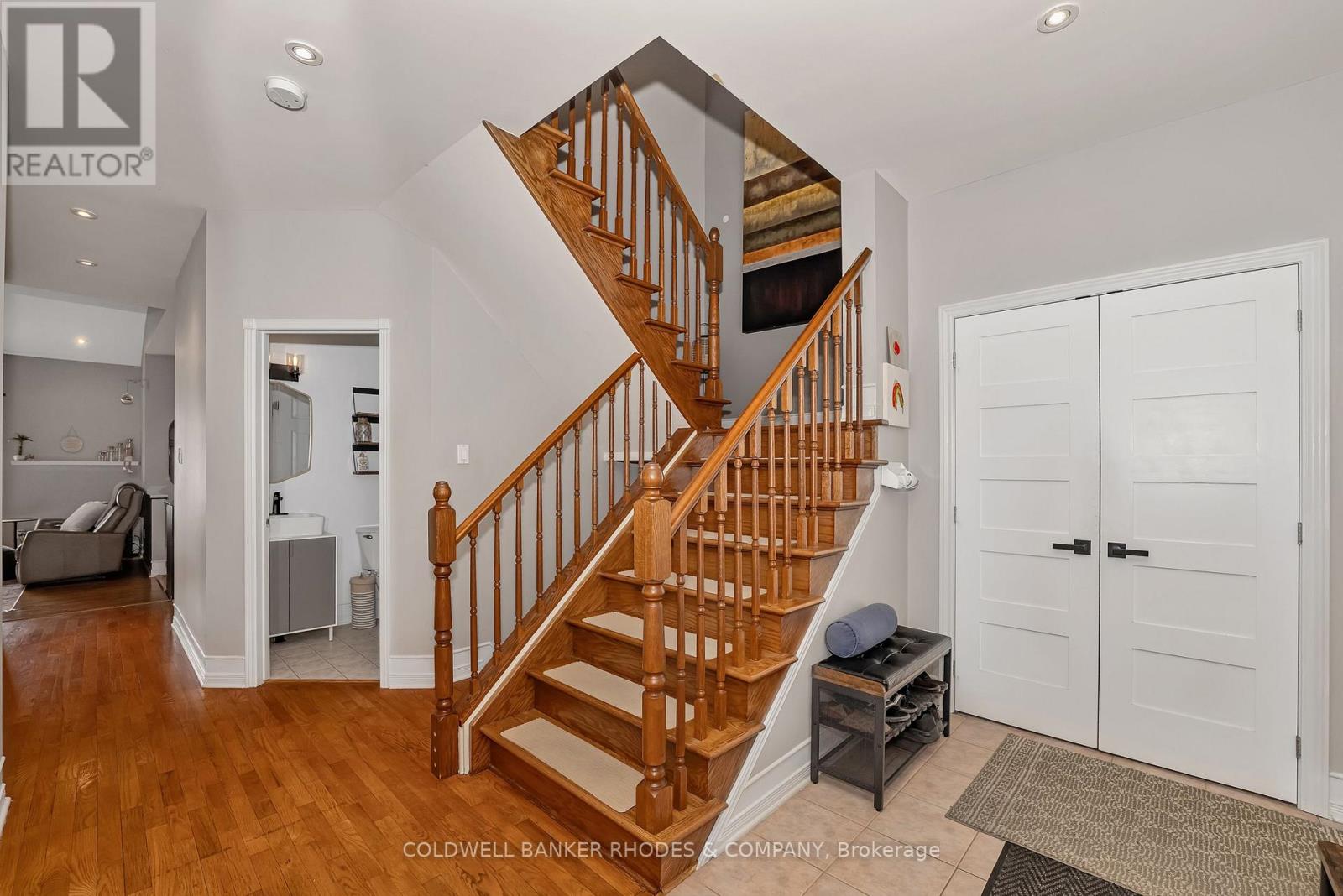 1859 HENNESSY CRESCENT - 4