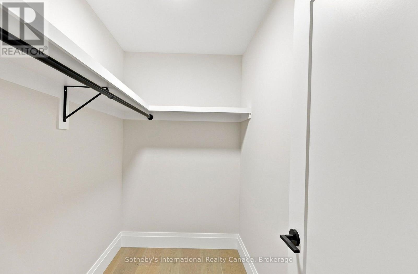 222 OAK STREET - Image 32