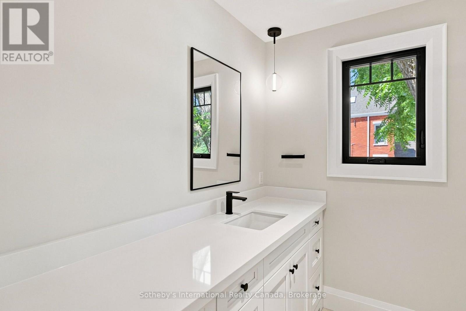 222 OAK STREET - Image 33