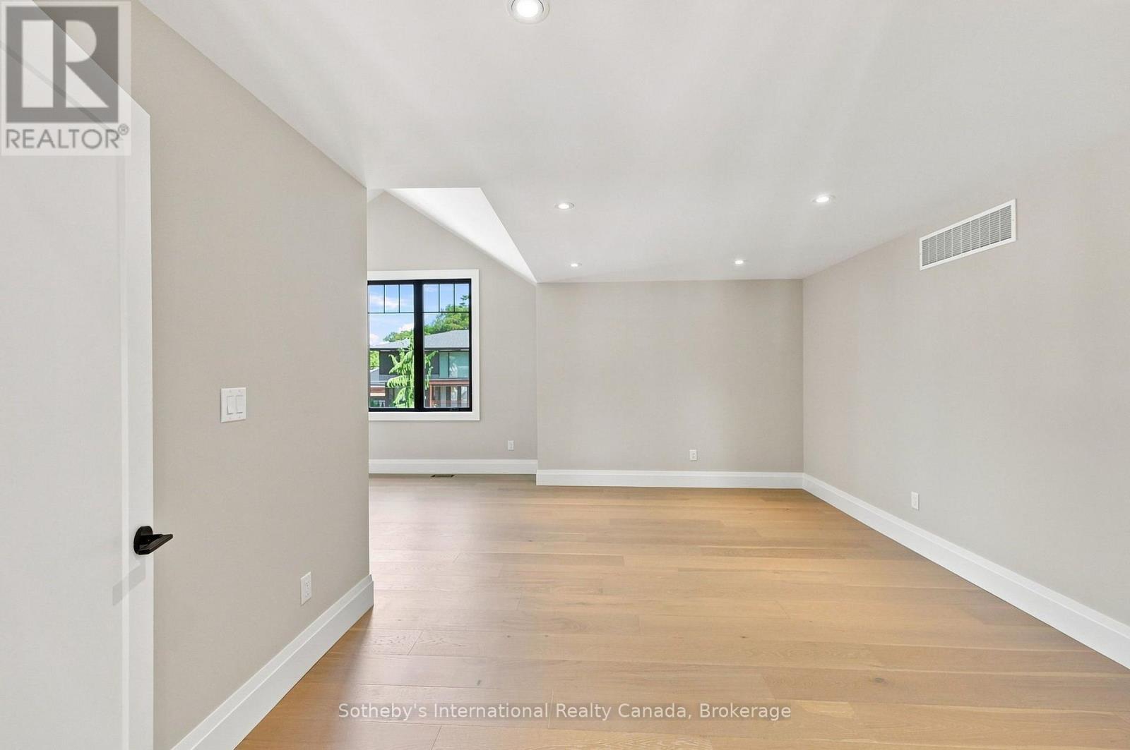 222 OAK STREET - Image 35