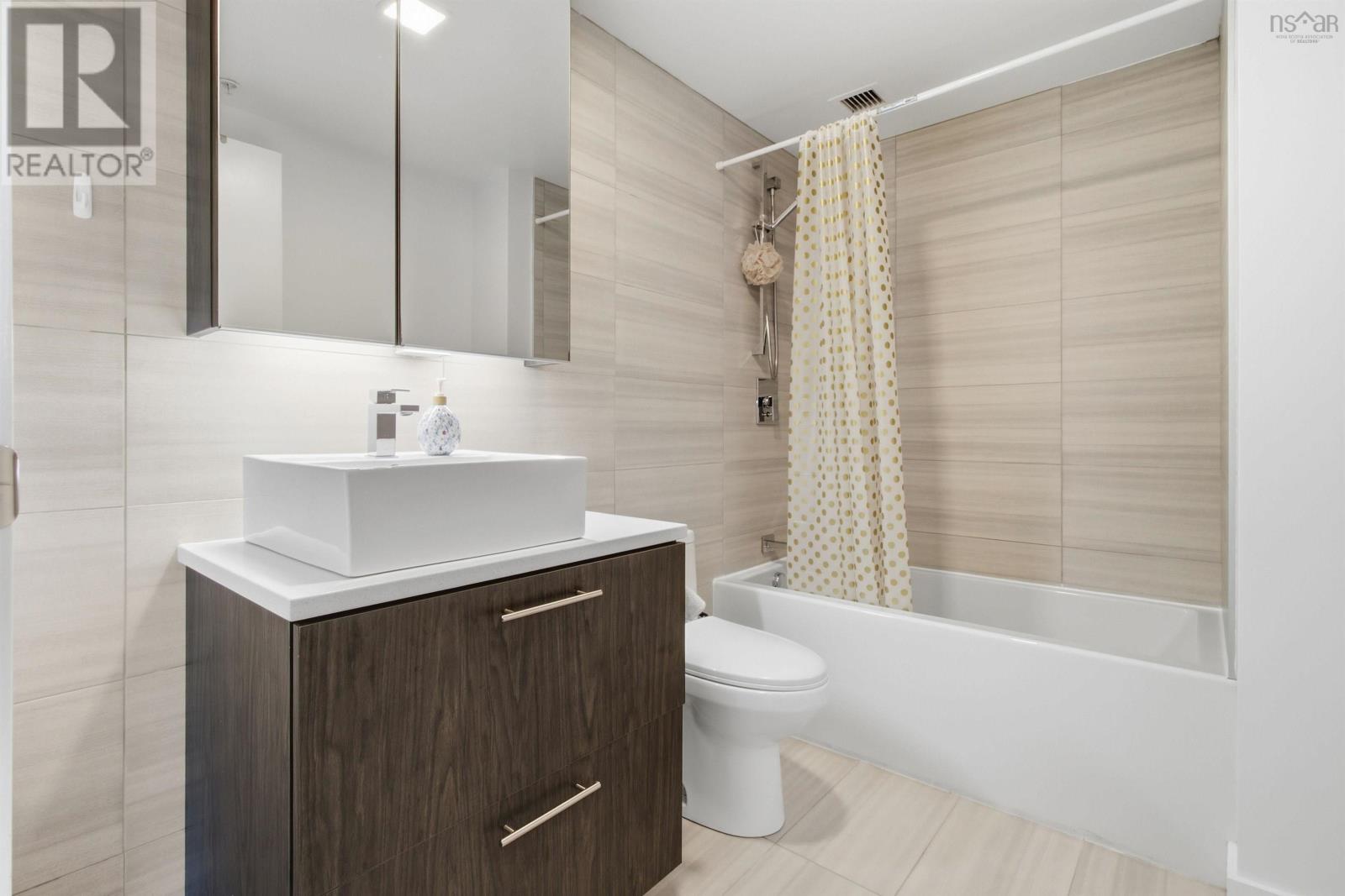 Property 19 of 50 of 508 1048 Wellington Street