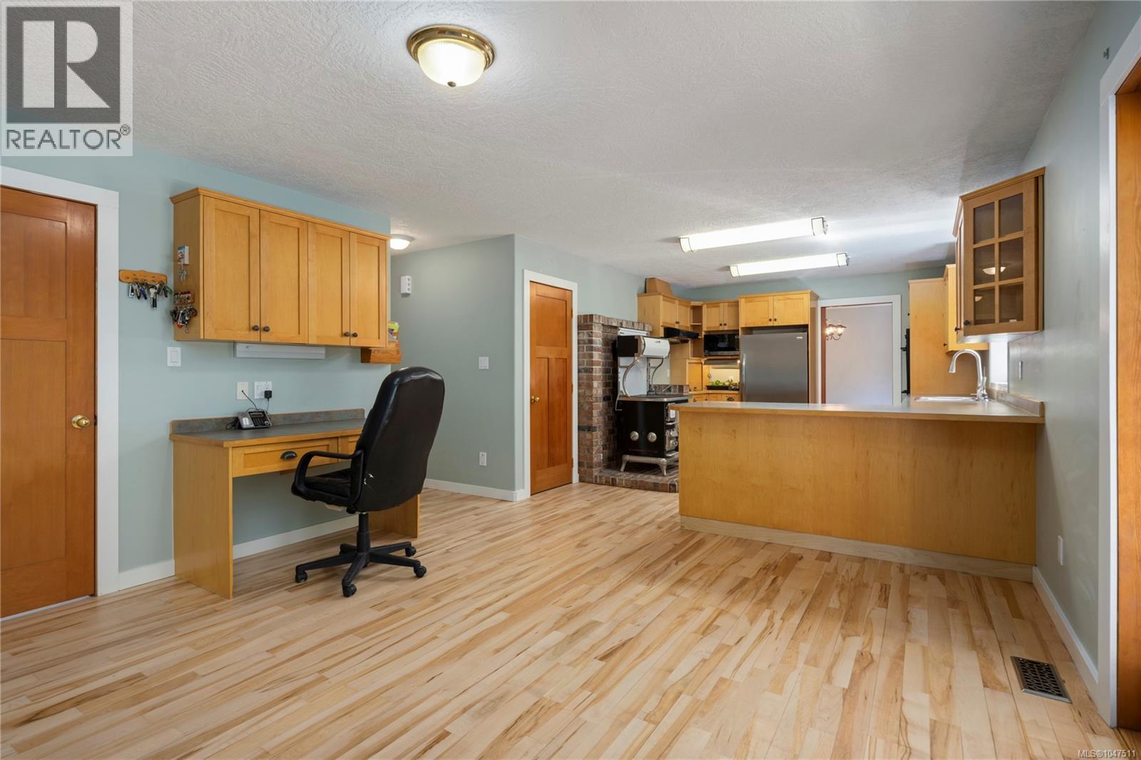 2800 Boyd Dr - Image 17